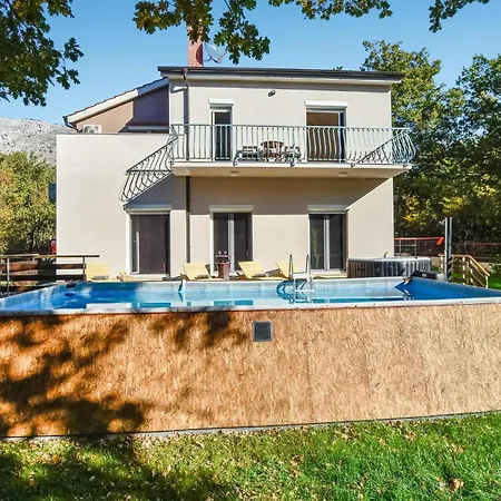 別荘 3 Bedroom In Srinjine
